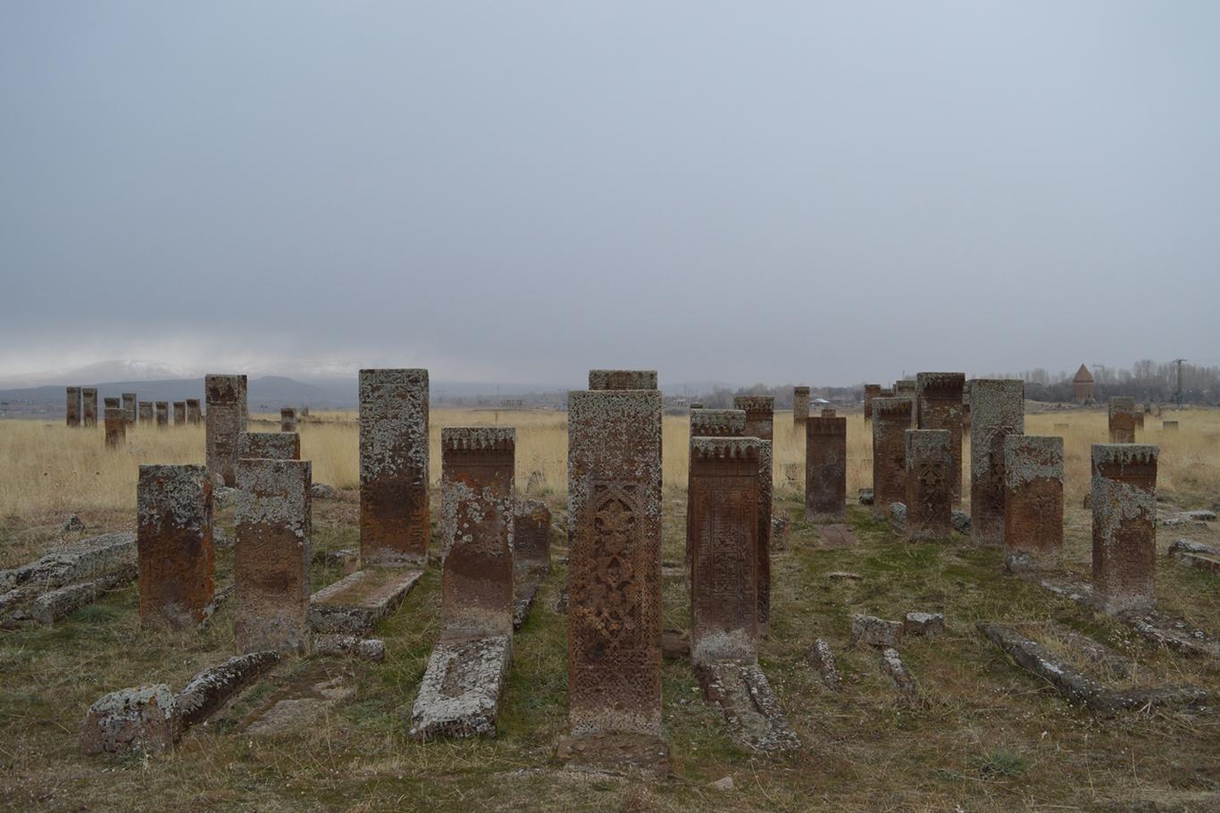 Medeniyetlerin mozaiği Ahlat Selçuklu mezarlıkları Medeniyetlerin mozaiği Ahlat Selçuklu mezarlıkları